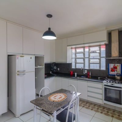 Casa Residencial com 75m², 3 quartos, 1 suíte, 4 garagens, no bairro Saco Dos Limões em Florianópolis