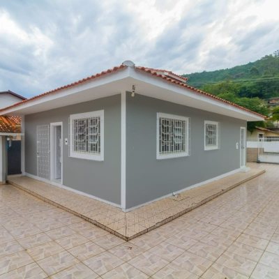 Casa Residencial com 75m², 3 quartos, 1 suíte, 4 garagens, no bairro Saco Dos Limões em Florianópolis