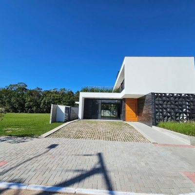 Casa em Condomínio com 322m², 4 quartos, 4 suítes, 2 garagens, no bairro Ribeirão Da Ilha em Florianópolis
