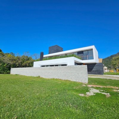 Casa em Condomínio com 322m², 4 quartos, 4 suítes, 2 garagens, no bairro Ribeirão Da Ilha em Florianópolis