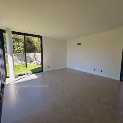 Casa em Condomínio com 322m², 4 quartos, 4 suítes, 2 garagens, no bairro Ribeirão Da Ilha em Florianópolis