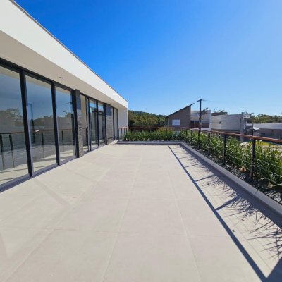 Casa em Condomínio com 322m², 4 quartos, 4 suítes, 2 garagens, no bairro Ribeirão Da Ilha em Florianópolis