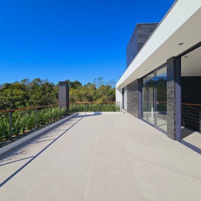 Casa em Condomínio com 322m², 4 quartos, 4 suítes, 2 garagens, no bairro Ribeirão Da Ilha em Florianópolis