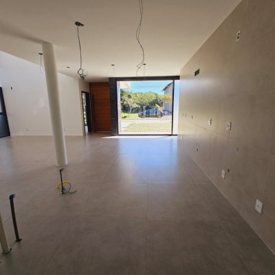 Casa em Condomínio com 322m², 4 quartos, 4 suítes, 2 garagens, no bairro Ribeirão Da Ilha em Florianópolis