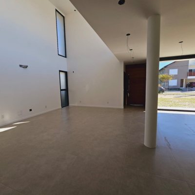 Casa em Condomínio com 322m², 4 quartos, 4 suítes, 2 garagens, no bairro Ribeirão Da Ilha em Florianópolis