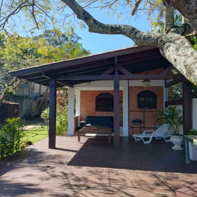 Casa Residencial com 200m², 5 quartos, 1 suíte, 3 garagens, no bairro Lagoa Da Conceição em Florianópolis