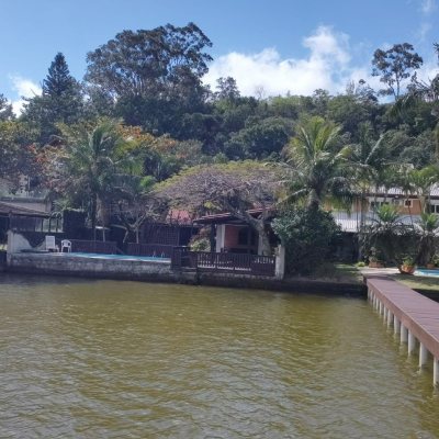 Casa Residencial com 200m², 5 quartos, 1 suíte, 3 garagens, no bairro Lagoa Da Conceição em Florianópolis