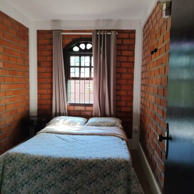 Casa Residencial com 200m², 5 quartos, 1 suíte, 3 garagens, no bairro Lagoa Da Conceição em Florianópolis