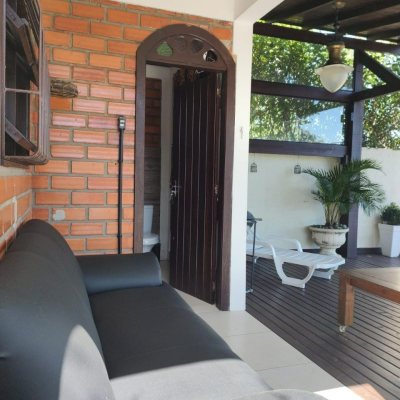 Casa Residencial com 200m², 5 quartos, 1 suíte, 3 garagens, no bairro Lagoa Da Conceição em Florianópolis