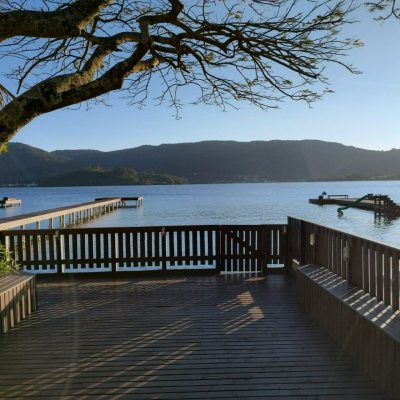 Casa Residencial com 200m², 5 quartos, 1 suíte, 3 garagens, no bairro Lagoa Da Conceição em Florianópolis