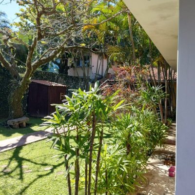 Casa Residencial com 200m², 5 quartos, 1 suíte, 3 garagens, no bairro Lagoa Da Conceição em Florianópolis