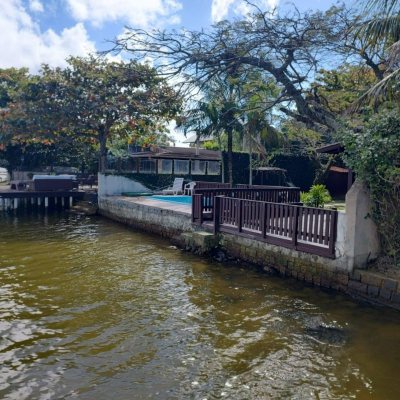 Casa Residencial com 200m², 5 quartos, 1 suíte, 3 garagens, no bairro Lagoa Da Conceição em Florianópolis