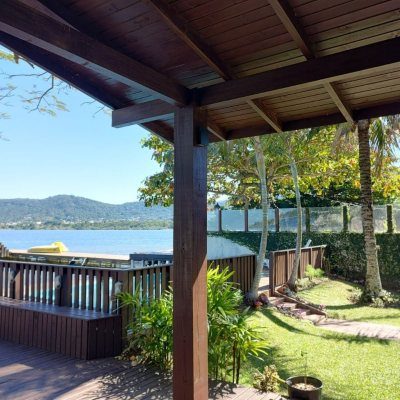 Casa Residencial com 200m², 5 quartos, 1 suíte, 3 garagens, no bairro Lagoa Da Conceição em Florianópolis