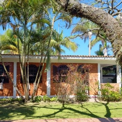 Casa Residencial com 200m², 5 quartos (sendo 1 suíte), 3 garagens, no bairro Lagoa Da Conceição em Florianópolis