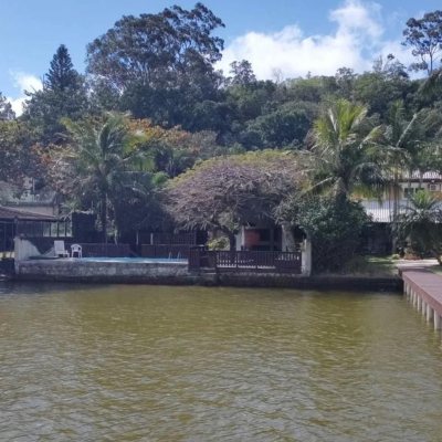 Casa Residencial com 200m², 5 quartos (sendo 1 suíte), 3 garagens, no bairro Lagoa Da Conceição em Florianópolis