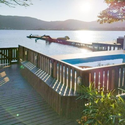 Casa Residencial com 200m², 5 quartos (sendo 1 suíte), 3 garagens, no bairro Lagoa Da Conceição em Florianópolis