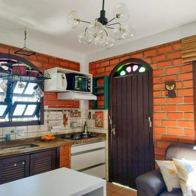 Casa Residencial com 200m², 5 quartos (sendo 1 suíte), 3 garagens, no bairro Lagoa Da Conceição em Florianópolis