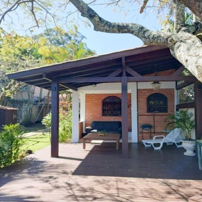 Casa Residencial com 200m², 5 quartos (sendo 1 suíte), 3 garagens, no bairro Lagoa Da Conceição em Florianópolis