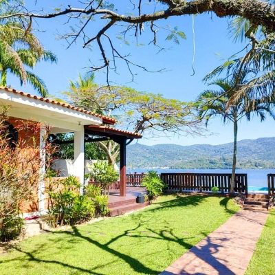 Casa Residencial com 200m², 5 quartos (sendo 1 suíte), 3 garagens, no bairro Lagoa Da Conceição em Florianópolis
