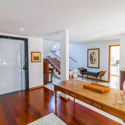 Casa Residencial com 522m², 4 quartos, 3 suítes, 4 garagens, no bairro Itacorubi em Florianópolis