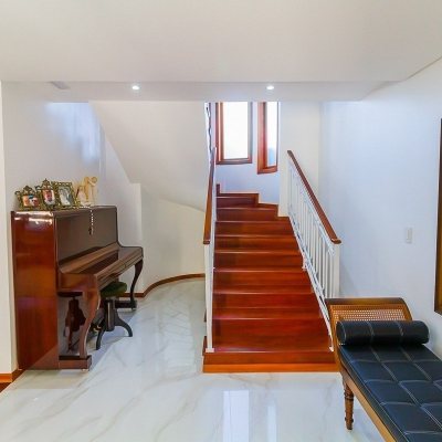 Casa Residencial com 522m², 4 quartos, 3 suítes, 4 garagens, no bairro Itacorubi em Florianópolis