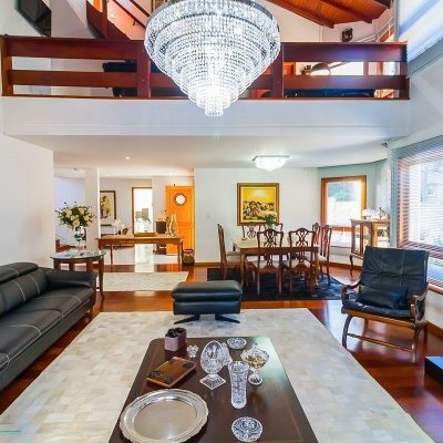 Casa Residencial com 522m², 4 quartos, 3 suítes, 4 garagens, no bairro Itacorubi em Florianópolis