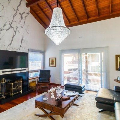 Casa Residencial com 522m², 4 quartos, 3 suítes, 4 garagens, no bairro Itacorubi em Florianópolis