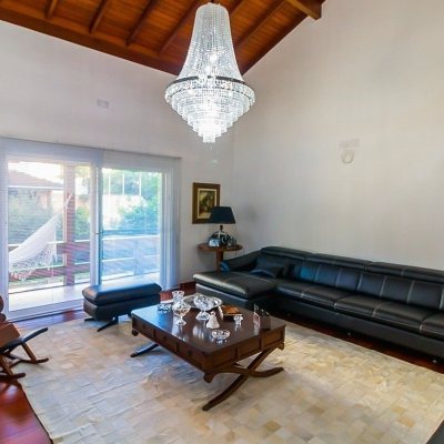 Casa Residencial com 522m², 4 quartos, 3 suítes, 4 garagens, no bairro Itacorubi em Florianópolis