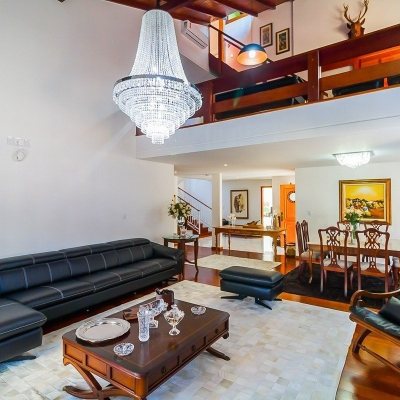 Casa Residencial com 522m², 4 quartos, 3 suítes, 4 garagens, no bairro Itacorubi em Florianópolis