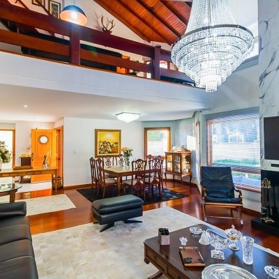 Casa Residencial com 522m², 4 quartos, 3 suítes, 4 garagens, no bairro Itacorubi em Florianópolis