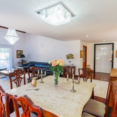 Casa Residencial com 522m², 4 quartos, 3 suítes, 4 garagens, no bairro Itacorubi em Florianópolis