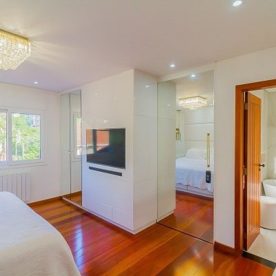 Casa Residencial com 522m², 4 quartos, 3 suítes, 4 garagens, no bairro Itacorubi em Florianópolis