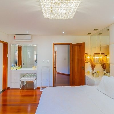 Casa Residencial com 522m², 4 quartos, 3 suítes, 4 garagens, no bairro Itacorubi em Florianópolis