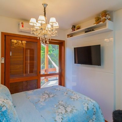 Casa Residencial com 522m², 4 quartos, 3 suítes, 4 garagens, no bairro Itacorubi em Florianópolis