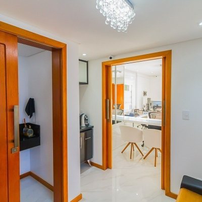 Casa Residencial com 522m², 4 quartos, 3 suítes, 4 garagens, no bairro Itacorubi em Florianópolis