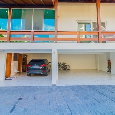 Casa Residencial com 522m², 4 quartos, 3 suítes, 4 garagens, no bairro Itacorubi em Florianópolis