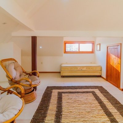 Casa Residencial com 522m², 4 quartos, 3 suítes, 4 garagens, no bairro Itacorubi em Florianópolis