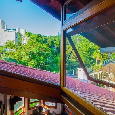 Casa Residencial com 522m², 4 quartos, 3 suítes, 4 garagens, no bairro Itacorubi em Florianópolis