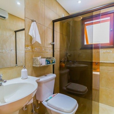 Casa Residencial com 522m², 4 quartos, 3 suítes, 4 garagens, no bairro Itacorubi em Florianópolis