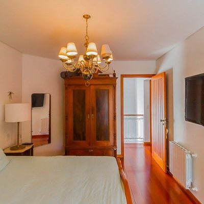 Casa Residencial com 522m², 4 quartos, 3 suítes, 4 garagens, no bairro Itacorubi em Florianópolis