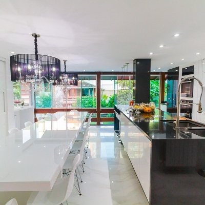 Casa Residencial com 522m², 4 quartos, 3 suítes, 4 garagens, no bairro Itacorubi em Florianópolis