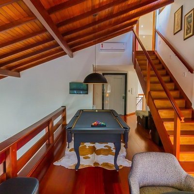 Casa Residencial com 522m², 4 quartos, 3 suítes, 4 garagens, no bairro Itacorubi em Florianópolis