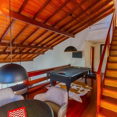 Casa Residencial com 522m², 4 quartos, 3 suítes, 4 garagens, no bairro Itacorubi em Florianópolis