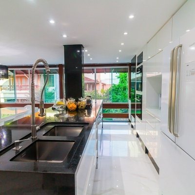 Casa Residencial com 522m², 4 quartos, 3 suítes, 4 garagens, no bairro Itacorubi em Florianópolis