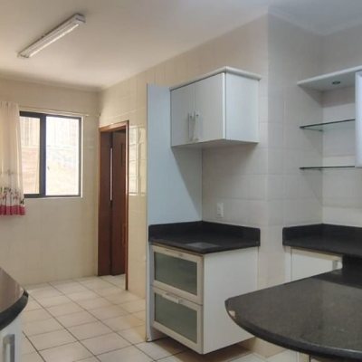 Apartamentos com 134m², 3 quartos (sendo 1 suíte), 1 garagem, no bairro Agronômica em Florianópolis