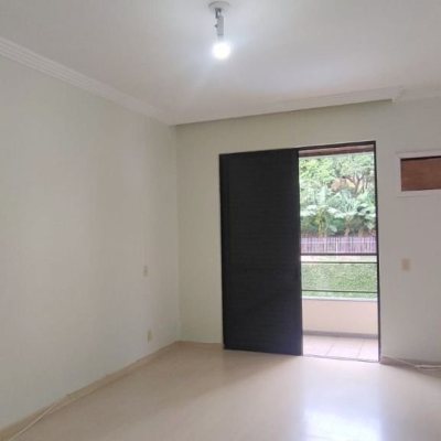 Apartamentos com 134m², 3 quartos (sendo 1 suíte), 1 garagem, no bairro Agronômica em Florianópolis