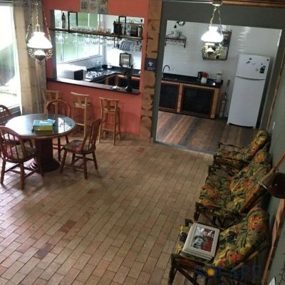 Casa Residencial com 390m², 6 quartos, 1 suíte, 10 garagens, no bairro Campeche em Florianópolis