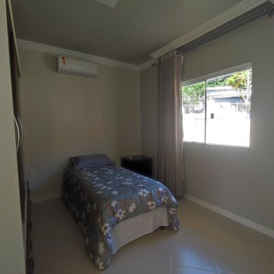 Casa Residencial com 281m², 4 quartos, 2 suítes, 5 garagens, no bairro Centro em Florianópolis