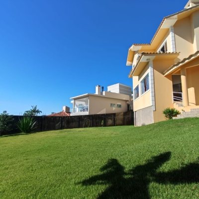 Casa Residencial com 281m², 4 quartos, 2 suítes, 5 garagens, no bairro Centro em Florianópolis