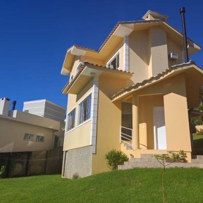 Casa Residencial com 281m², 4 quartos, 2 suítes, 5 garagens, no bairro Centro em Florianópolis